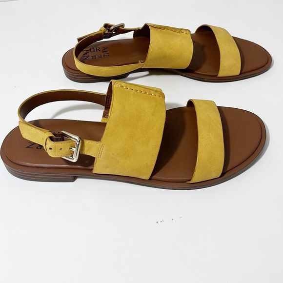 NATURALIZER Fairfax Sunset Yellow Faux Leather Sandals Size 8.5 - Picture 4 of 9